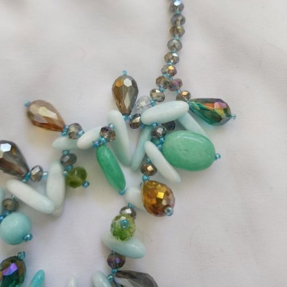 MULTI-COLOR DOUBLE LAYER NECKLACE WITH IRIDESCENT DROP BEADS - Picture 2 of 3